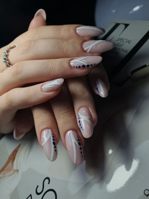 Manichiura cu gel pe unghia naturala made by Amalia C - from Stailer