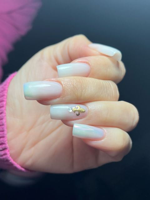 Manichiura constructie unghii cu gel made by Tabita Andreea Virtan - from Stailer