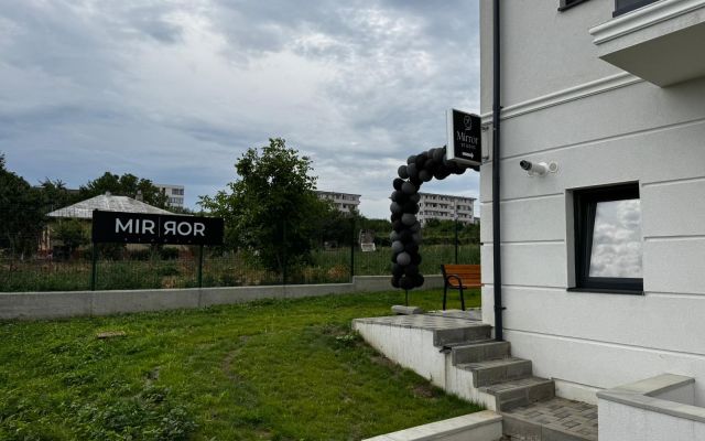 Mirror Studio
