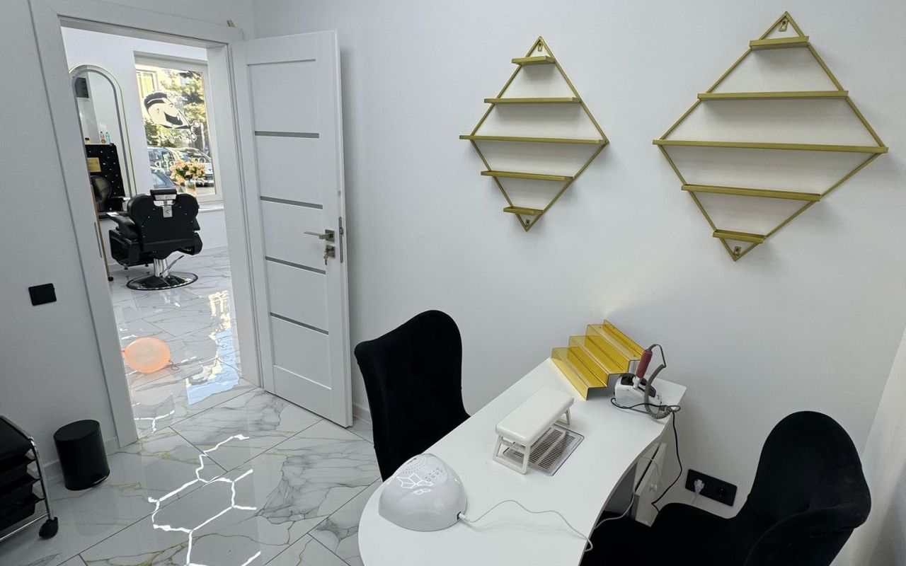 Royal Vibe by Nicoleta Luca