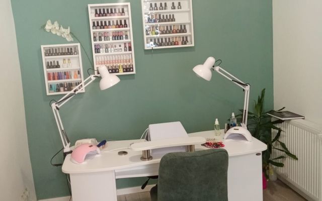 Raluca Berke Nails - Royal Beauty Salon